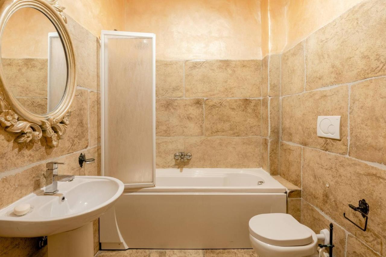 Rome Right In The Ancient Historical Center Two Bedrooms Two Bath, Up To 6 Pax Exterior photo